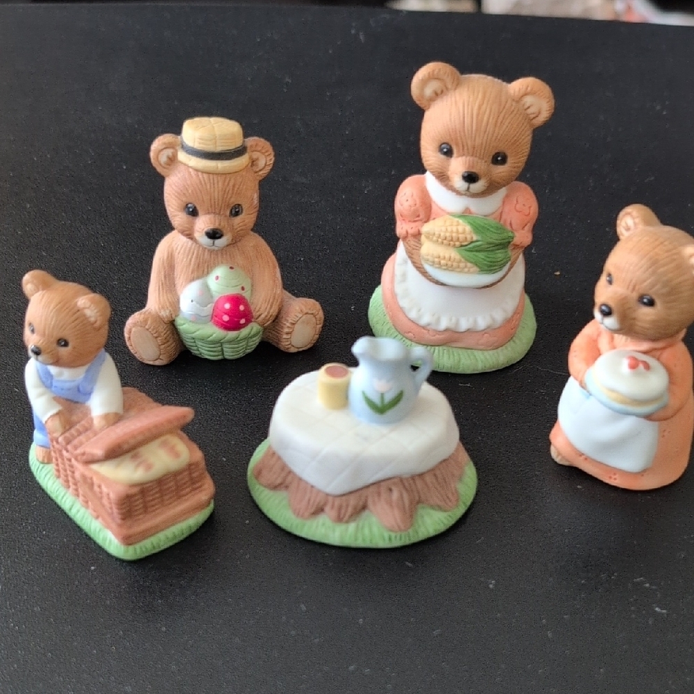 HOMCO Charming Bear Family Picnic Set